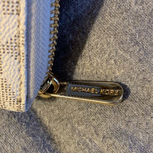 Michael Kors Cream Wristlet - Picture 4 of 6